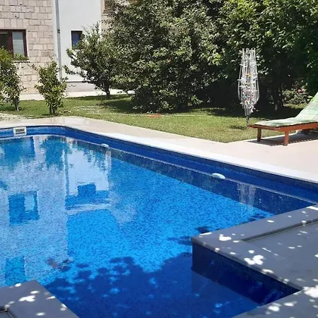 Amira Apartment