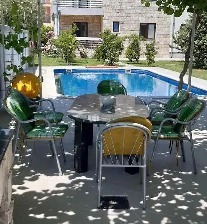 Amira Apartment *